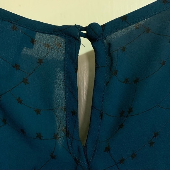 Torrid Chiffon Sheer Loose Flowing Ruffle Sleeves Dark Green Star Print. M/L - Picture 5 of 8